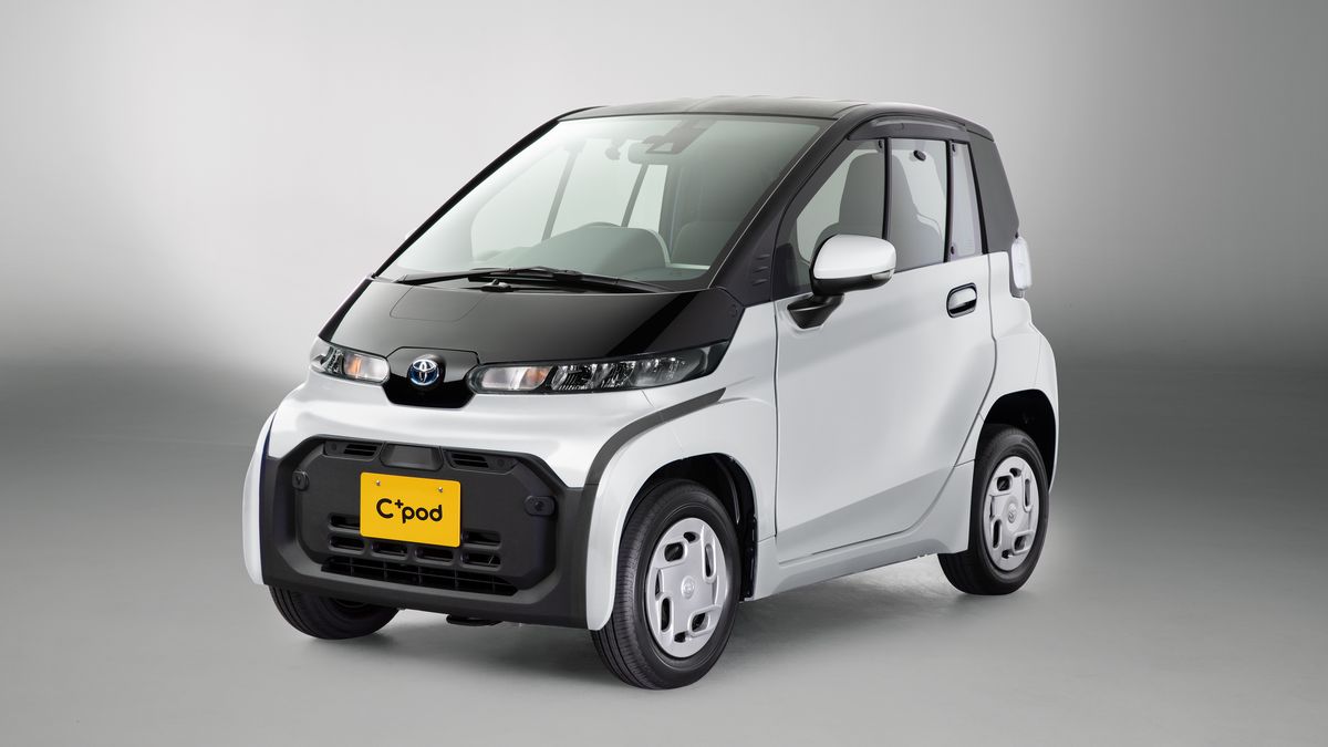 El Toyota C+pod se lanzó solo para algunos clientes corporativos y municipales en diciembre de 2020; ahora podrá ser adquirido por cualquier cliente en Japón.  El C+pod es un automovil eléctrico BEV de dos plazas con una autonomía de 150 kilómetros y una velocidad máxima de 60 kilómetros por hora. Precio (¥) en yen japonés: Entre 1.650.000 y 1.716.000