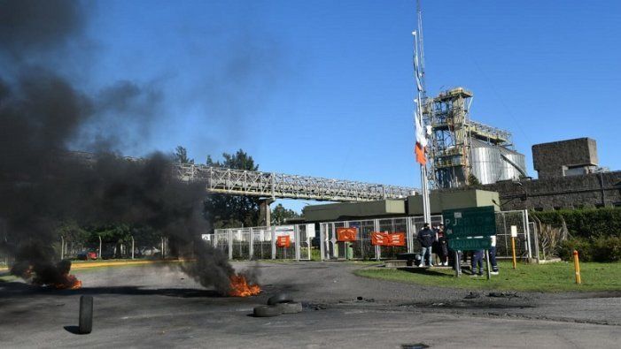 Conflicto aceitero: en clima de tensión, industriales y gremialistas buscan poner fin al paro portuario