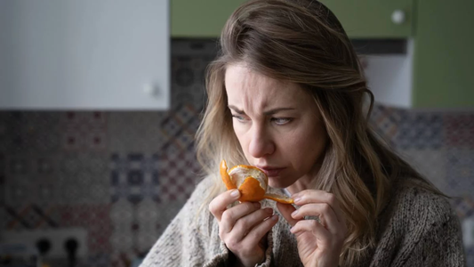 Nuevo tratamiento que restaura el olfato en personas con Covid persistente