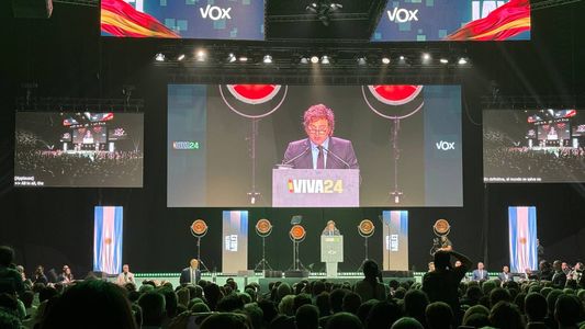 Primera denuncia penal contra Javier Milei por su viaje a España: Peculado y defraudación al Estado