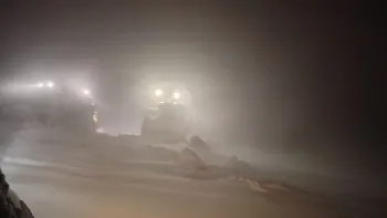 Cinco trabajadores mineros quedaron atrapados en una camioneta en el Salar del Hombre Muerto por una tormenta de nieve en Catamarca. (Foto: gentileza La Voz)
