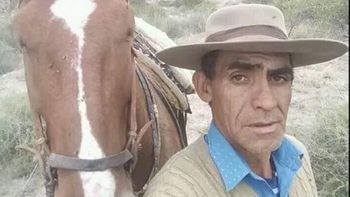 Vicente Sabino Gatica tenía 51 años y cuando quiso separar a las dos hinchadas un piedrazo le dio en la cabeza. Vicente Sabino Gatica tenía 51 años y cuando quiso separar a las dos hinchadas un piedrazo le dio en la cabeza.