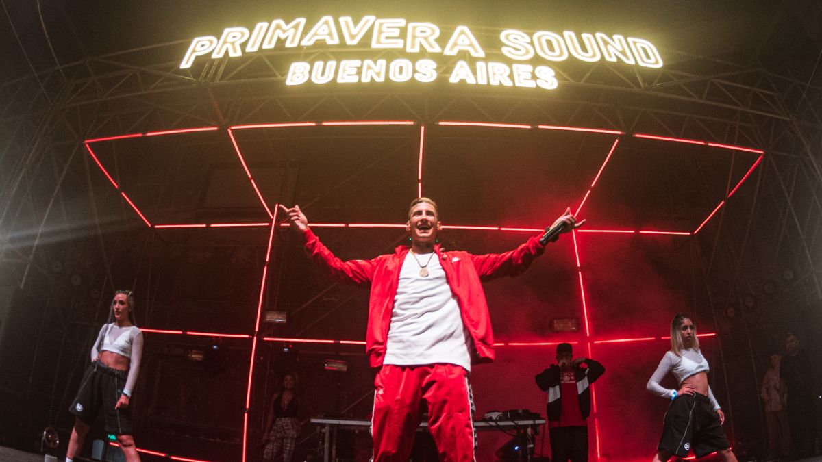 L-Gante fue uno de los artistas que cantó en la presentación del festival.
