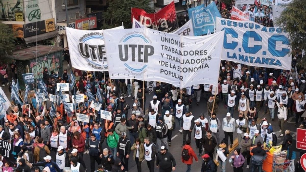 Organizaciones sociales marchan al centro porteño para protestar contra el ajuste del Gobierno (foto: archivo).