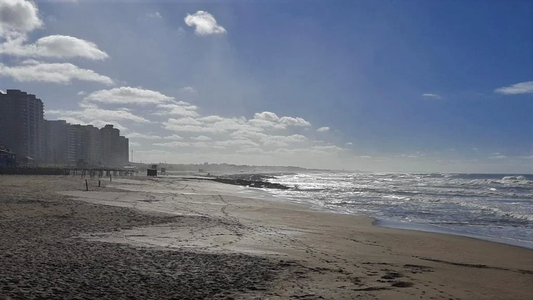 Miramar: encontraron un cuerpo decapitado y mutilado en la costa