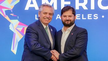 IX Cumbre de las Américas. Alberto Fernández y Gabriel Boric. 