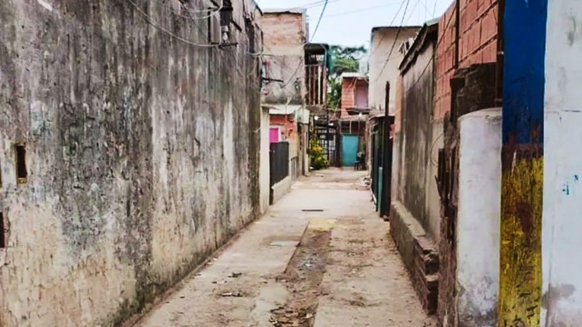El pasillo de la villa donde fue encontrado el cuerpo de Nicolás David Insaurralde (Foto: gentileza La Capital de Rosario).