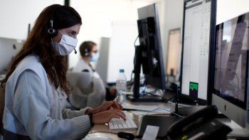 La línea de apoyo en salud mental que habilitó el Gobierno bonaerense atendió casi 7 mil llamados durante la pandemia