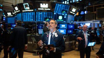 Las acciones argentinas vuelven a caer en Wall Street y el riesgo país se acerca a los 1900 puntos