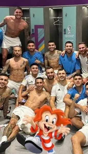 La foto viral de los festejos de la Selección en el vestuario: un jugador clave no estaba y lo agregaron con Photoshop