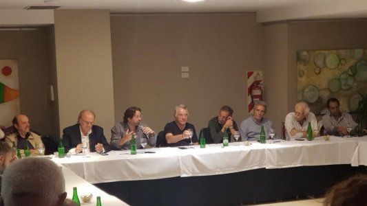 Larga sobremesa: Marco Lavagna llevó al asado de Barrionuevo el mensaje de su papá