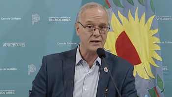 Gollan defendió la compra de la vacuna rusa: Un fin de semana de turismo en la costa la paga