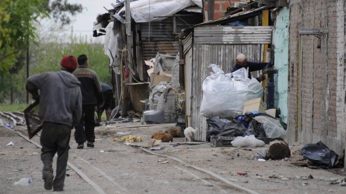 Pobreza estructural en la era Macri: más problemas de alimentación y salud, y leves mejoras en infraestructura