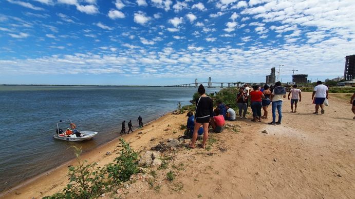 Buscan a un joven de 18 años que desapareció en el río Paraná tras una persecusión policial