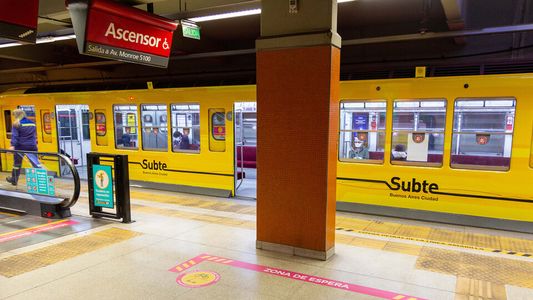 Accidente en la línea B del subte: quedó atrapada en la puerta del subte y le tuvieron que amputar la pierna