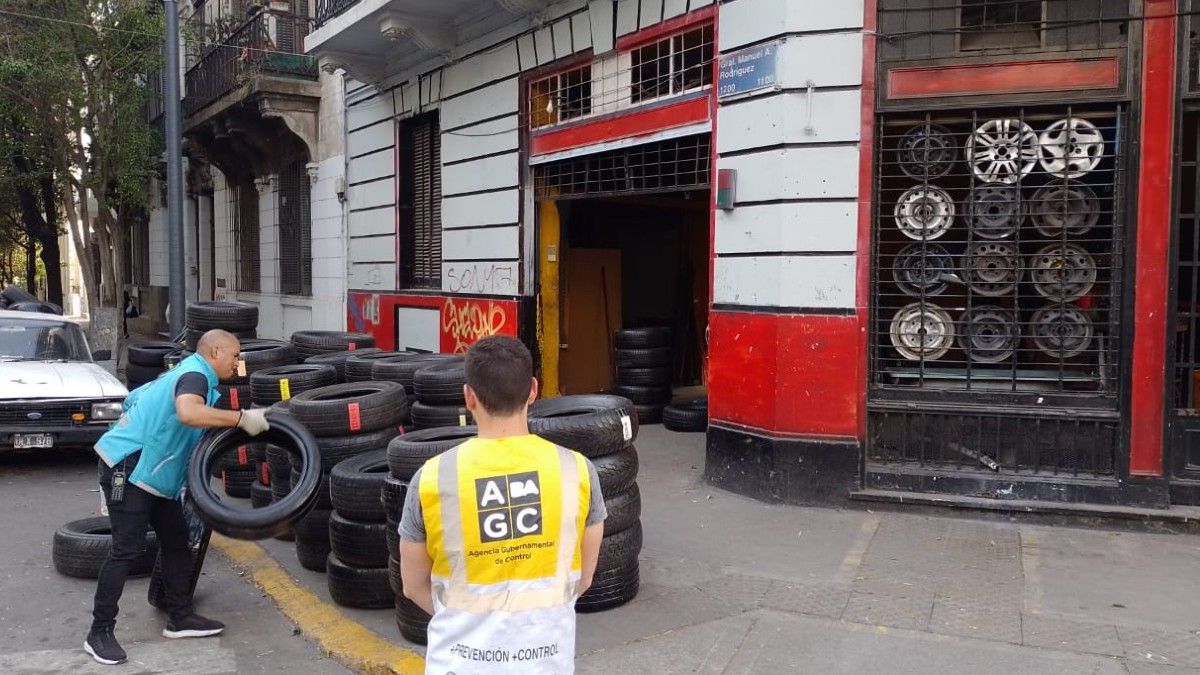 La cotización de mercado de las cubiertas secuestradas era de más 32 millones de pesos. (Foto: @AGC_Control)