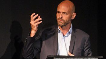 Dietrich respondió a las duras críticas de su padre al Gobierno: “Entiendo su frustración”