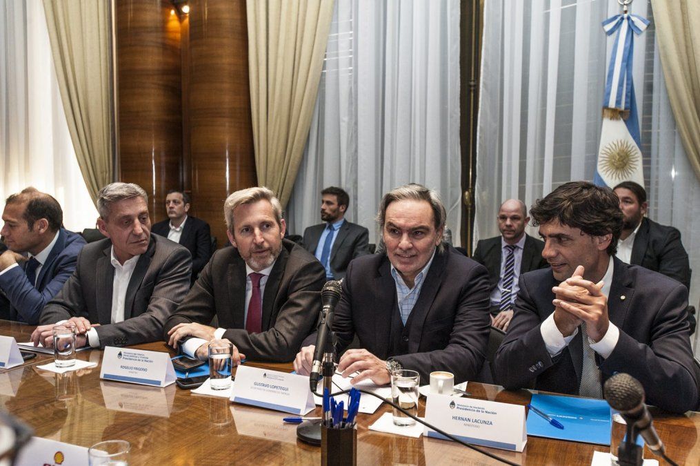 ¿Qué se habló en la reunión de Frigerio y Lacunza con los gobernadores y empresarios petroleros?