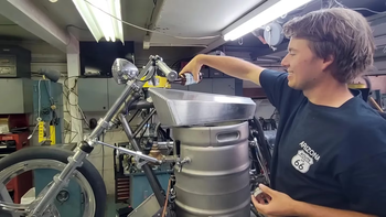 Aumento de combustible: creó una moto que funciona con cerveza