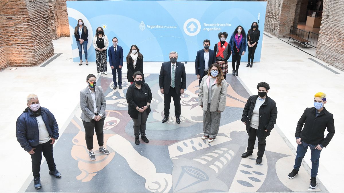 Alberto Fernández encabezó el acto de presentación del DNI no binario en la Casa Rosada. Foto: Télam.&nbsp;