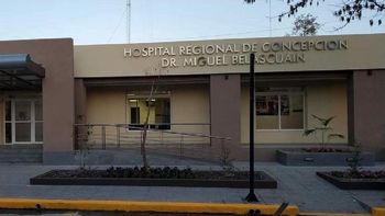 Separaron a cuatro empleados del hospital donde le dieron a una pareja a un bebé equivocado