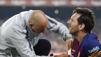 Messi se fracturó el radio del brazo derecho y estará tres semanas afuera de las canchas