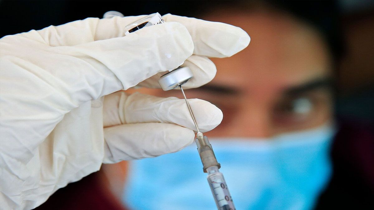 Córdoba anunció que aplicará una cuarta dosis de vacuna contra el COVID-19 a mayores de 12 años (Foto: Archivo)