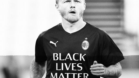 Mensajes de Juventus y Milan contra el racismo en el calentamiento