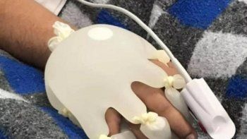 La mano de Dios, el invento para acompañar a los pacientes graves de Covid-19