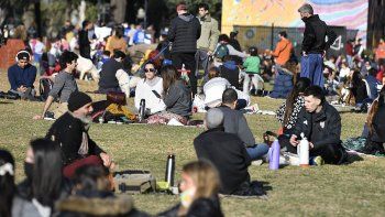 Exclusivo: desde el inicio de la cuarentena, la gente salió más de su casa en fines de semana que en los días laborales