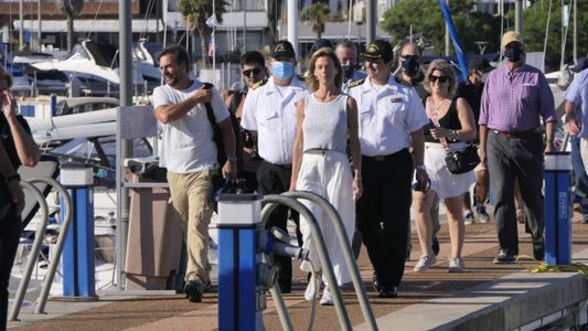 Turistas argentinos le pidieron a Lacalle Pou que venga a gobernar la Argentina