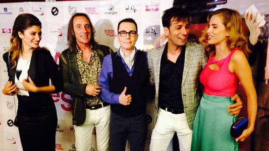 Rodeado de famosos, Bossi presentó su primer protagónico en cine