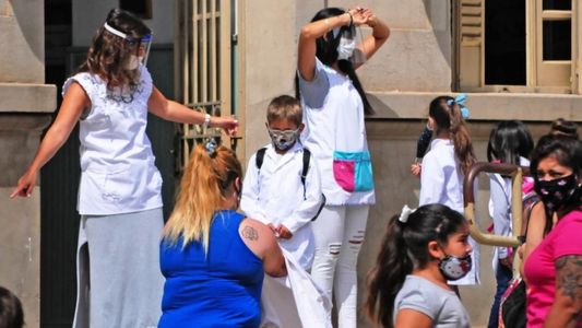 Cerca de 13 millones de estudiantes comienzan las clases en 22 provincias, ¿cómo es el nuevo protocolo Covid?