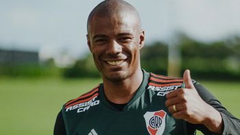 El problema físico que complicó la pretemporada de De la Cruz en River: por qué se sumó tarde