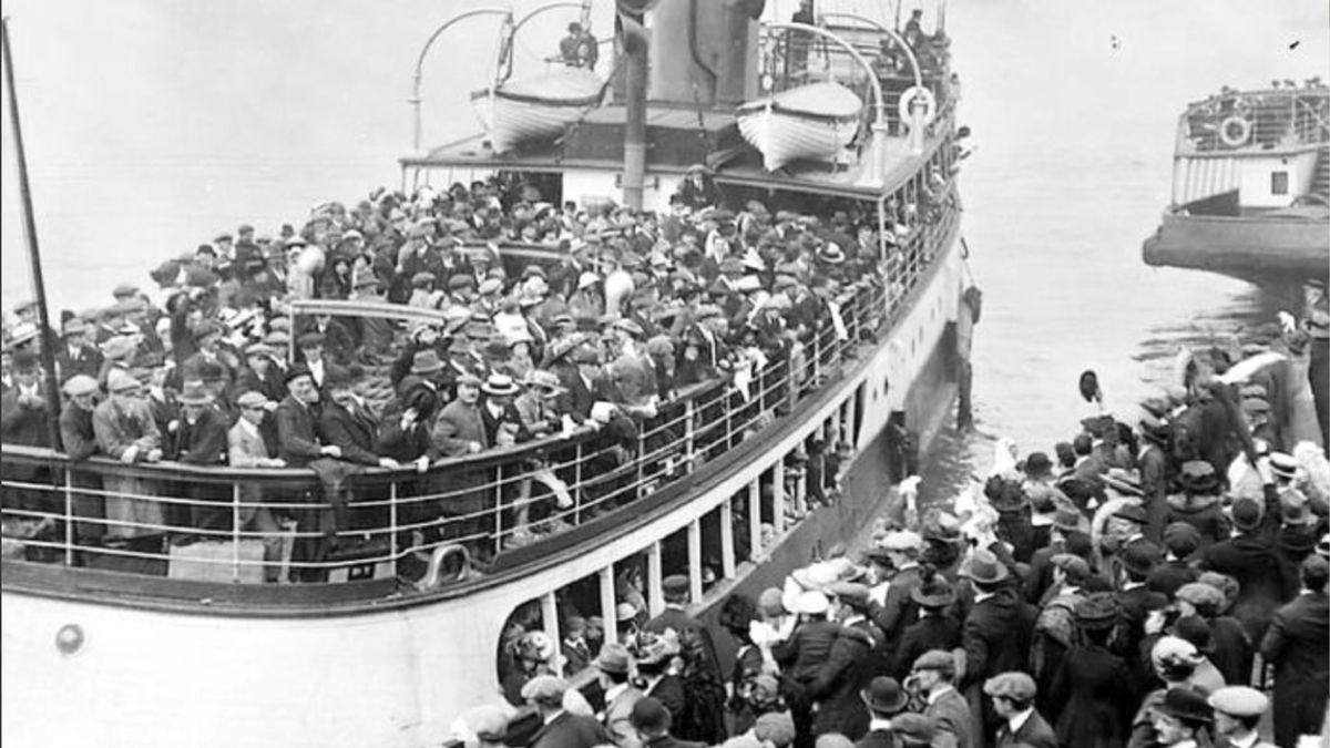 Inmigrantes italianos. Llegan al puerto de Buenos Aires en la primera mitad del siglo XX. Hoy hay millones de argentinos que tienen 