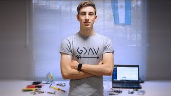 De UNSAM a Harvard: la historia del argentino que lucha contra la contaminación plástica