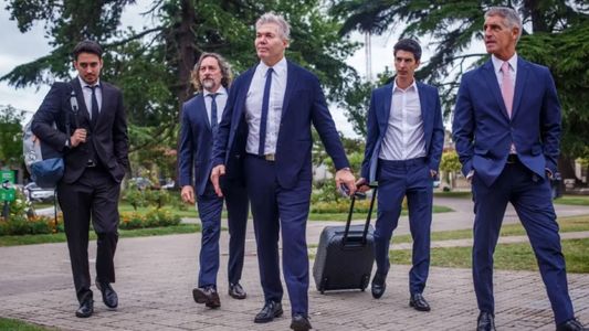 El alma de Fernando: el detalle en la foto que subió Fernando Burlando con su equipo de abogados