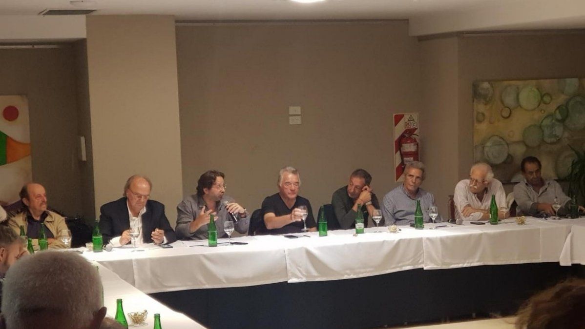 Larga sobremesa: Marco Lavagna llevó al asado de Barrionuevo el mensaje de su papá
