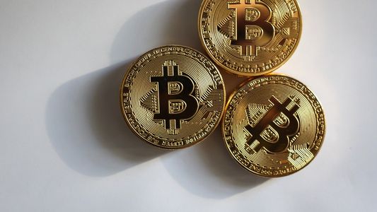 Bitcoin: aplicarán el impuesto al cheque a la compraventa de criptomonedas