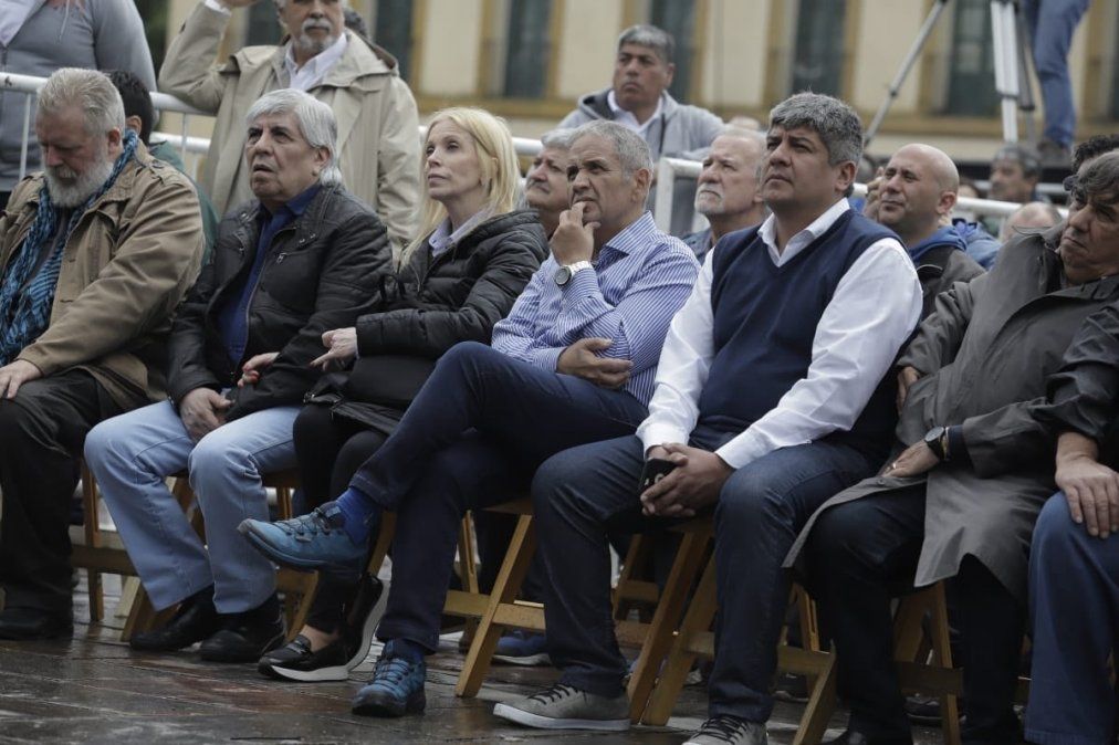 El frente sindical de Moyano encabezó una misa en Luján por pan, paz y trabajo junto a intendentes peronistas y movimientos sociales