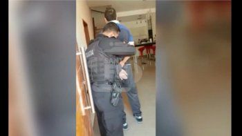 Dejó una nota en la calle y logró que la rescataran cuando era abusada por su ex marido