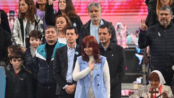 Cristina Kirchner subió al escenario a los dos finalistas, pero Wado De Pedro se lanzó a la precandidatura con un video