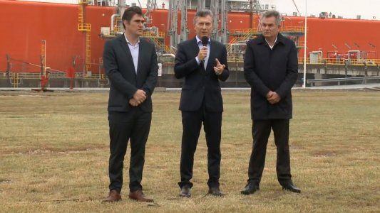 Macri despidió al barco regasificador y volvió a criticar el engaño de la política energética de los K