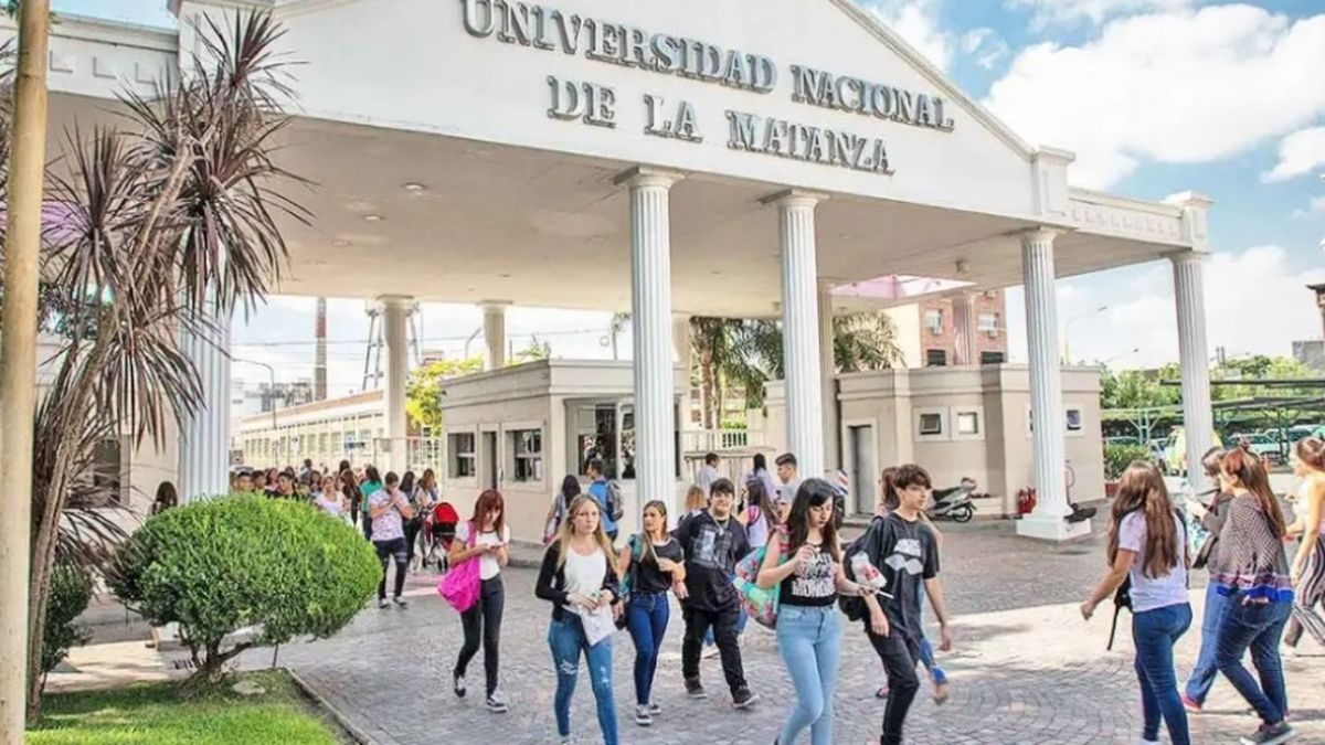 Un relevamiento de la Asociación Argentina de Presupuesto y Administración (ASAP) mostró cómo afectó el ajuste del Gobierno a cada una de las universidades nacionales. Un relevamiento de la Asociación Argentina de Presupuesto y Administración (ASAP) mostró cómo afectó el ajuste del Gobierno a cada una de las universidades nacionales.