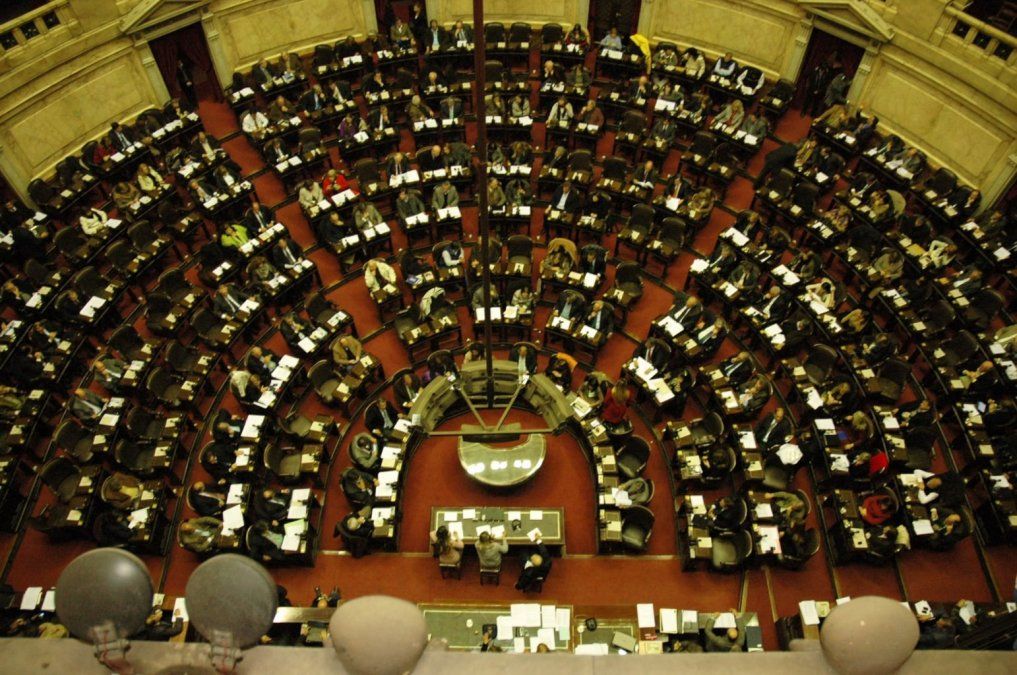 Con final escandaloso, Cambiemos logró darle media sanción a las leyes que reemplazan al Mega DNU