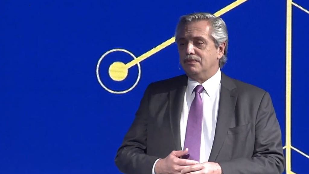 Alberto en la UIA: prometió reactivar la producción, limitar las importaciones y pagar lo que debemos