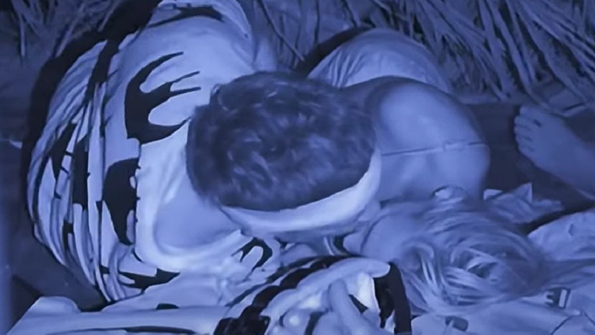Nació el amor en Survivor Expedición Robinson: dos participantes a los besos en la noche