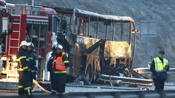 “La imagen es espantosa, las personas que estaban en el autobús se han convertido en carbón”, dijo un funcionario búlgaro. “La imagen es espantosa, las personas que estaban en el autobús se han convertido en carbón”, dijo un funcionario búlgaro.
