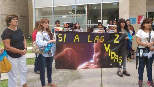 Renunció el jefe de Obstetricia del hospital de Jujuy donde le hicieron la cesárea a la nena violada