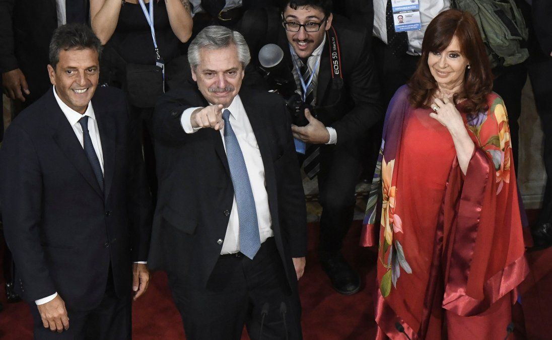 Alberto y la búsqueda de equilibrios en medio de múltiples fuegos cruzados